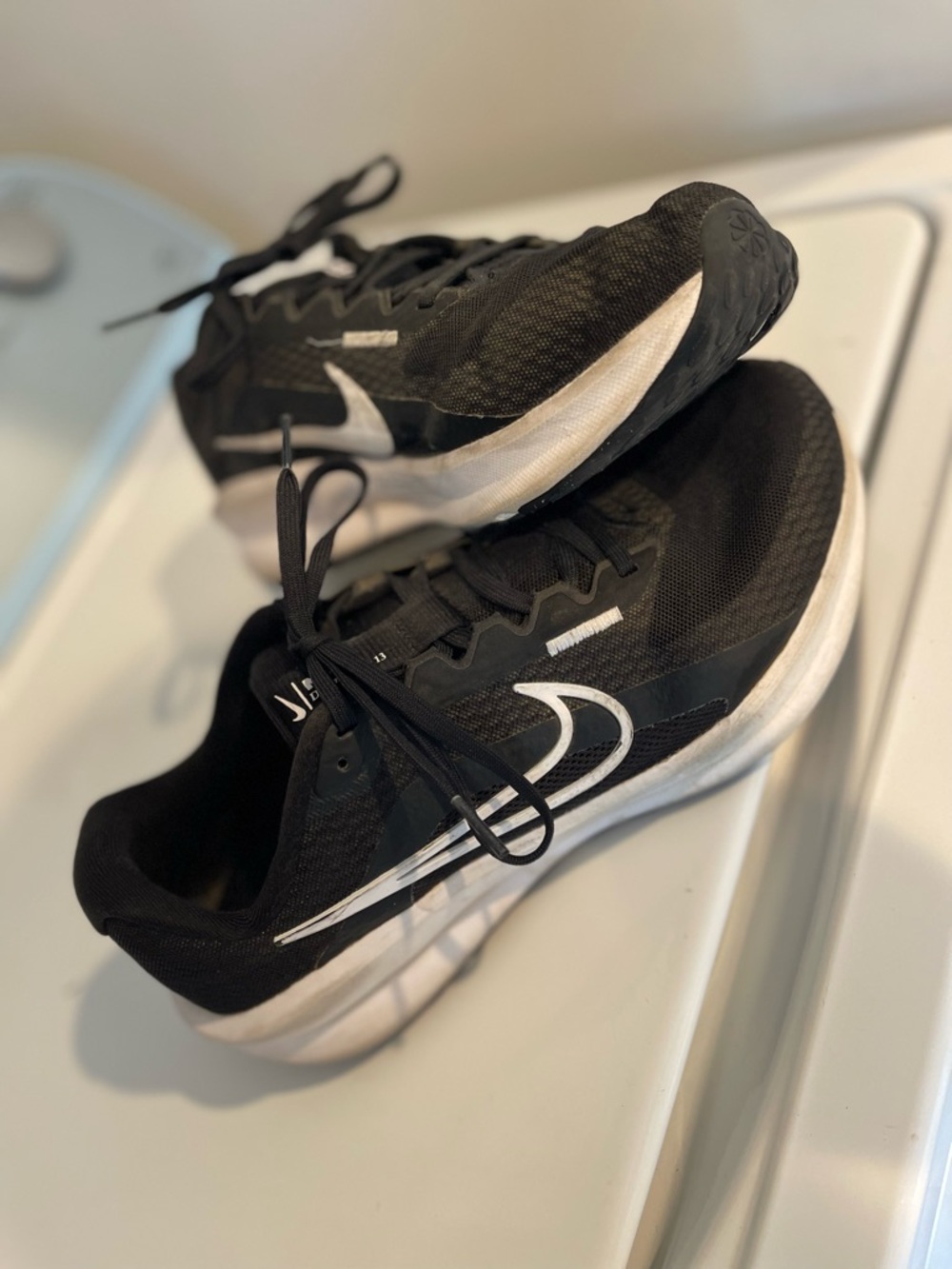 Men Nike Black and White Performance Trainers. 9W
